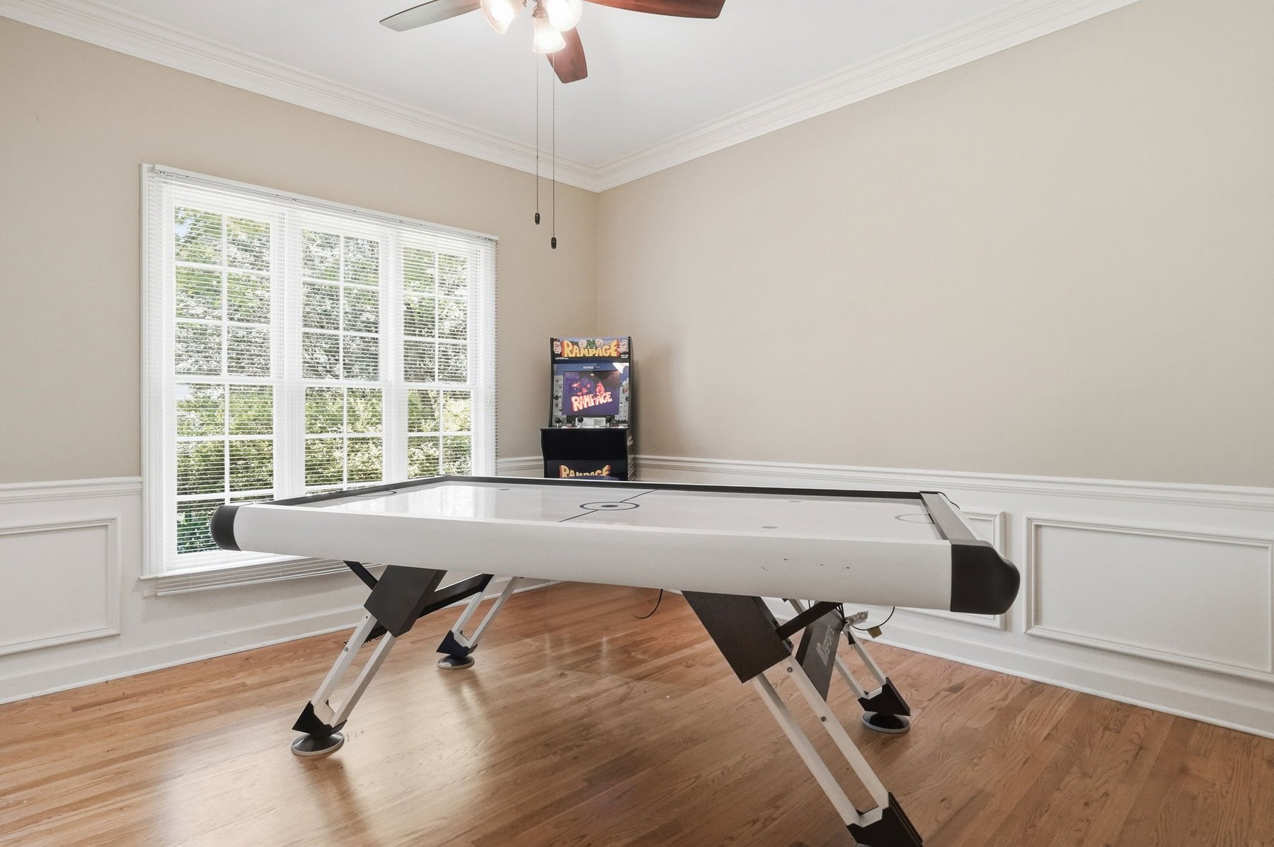 Game and recreation area with table seating